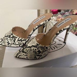 Snake print pumps